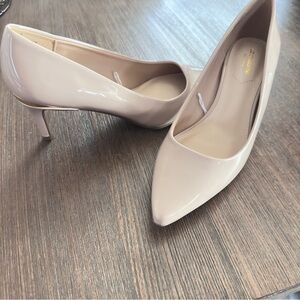 Liz Claiborne Elegant Nude Pumps